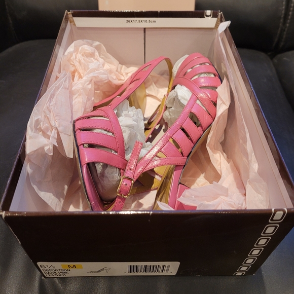 Bandolino - Leather Sandals in Fuchsia Pink Size 6.5M - Picture 4 of 7